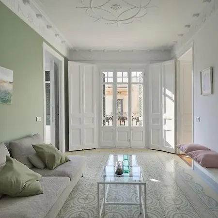 Exclusive Luxe Design - Large Tranquil Penthouse