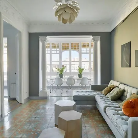 Exclusive Luxe Design - Large Tranquil Penthouse דירה
