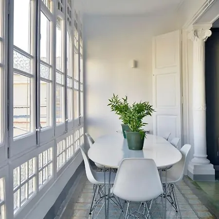 Exclusive Luxe Design - Large Tranquil Penthouse