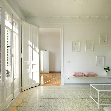 Exclusive Luxe Design - Large Tranquil Penthouse דירה ברצלונה