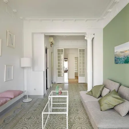 Exclusive Luxe Design - Large Tranquil Penthouse דירה *