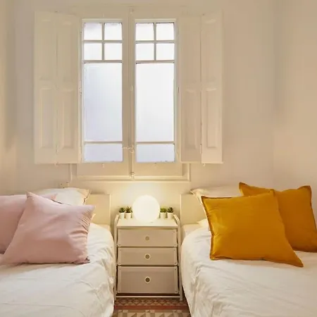 Exclusive Luxe Design - Large Tranquil Penthouse דירה
