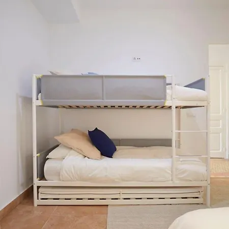 Exclusive Luxe Design - Large Tranquil Penthouse דירה