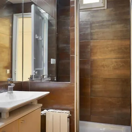 Exclusive Luxe Design - Large Tranquil Penthouse דירה *