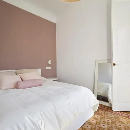Exclusive Luxe Design - Large Tranquil Penthouse * ברצלונה