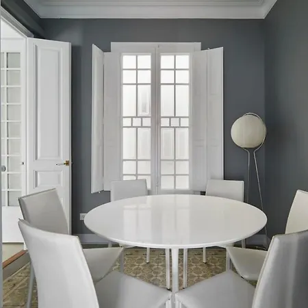 Exclusive Luxe Design - Large Tranquil Penthouse דירה ברצלונה